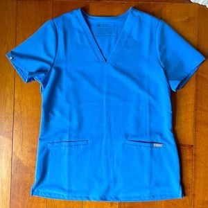 FIGS Casma 3-pocket scrub top